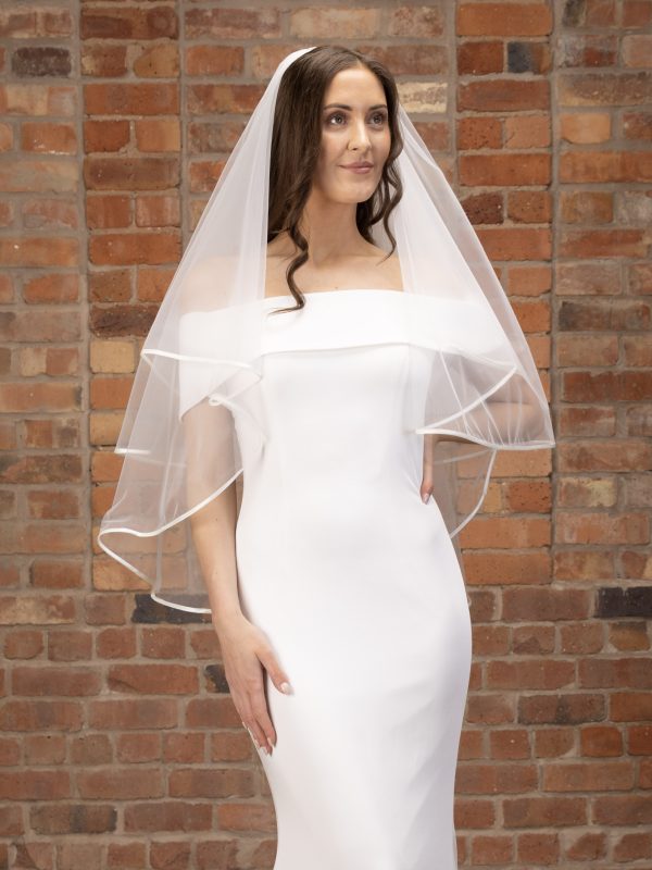 Style PBV9003 in 90cm is an elegant fingertip length