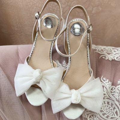 Georgia tulle bows lifestyle 2 | The Perfect Bridal Company